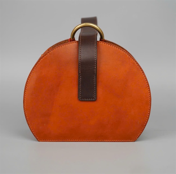 Túi Tara da bò đính charm hoa hồng sz15 KG+