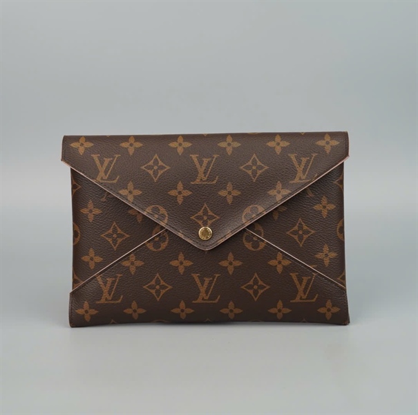 Ví LV bao thư hoa nâu kèm lót form (BQ) KG+