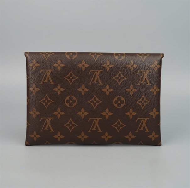 Ví LV bao thư hoa nâu kèm lót form (BQ) KG+