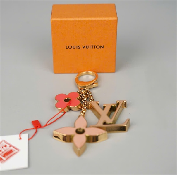 Charm LV hình hoa KG+