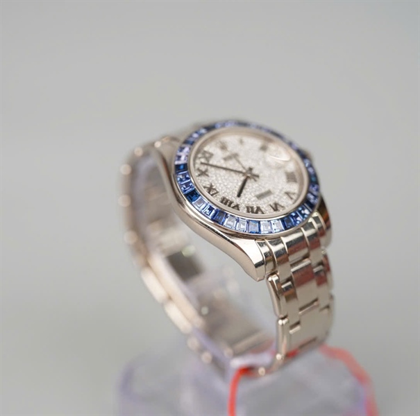 Đồng hồ Rolex (917491Y4) vàng khối, mặt Saphire xanh viền 2 thẻ kèm giấy kiểm định KG+