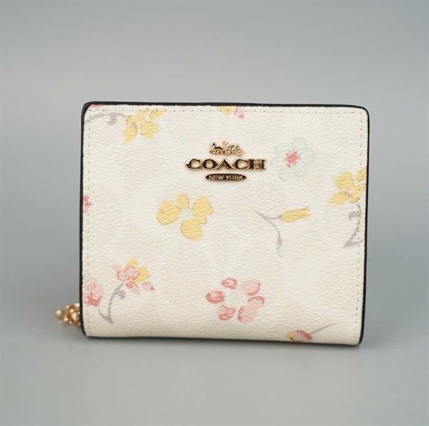 Ví Coach gập 2 trắng in họa tiết +