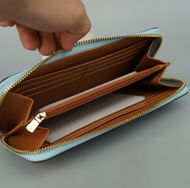 Ví Coach xanh họa tiết +