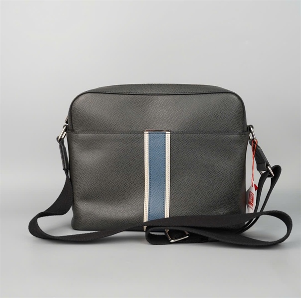 Túi LV đeo chéo đen sọc xanh +