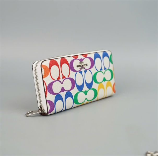 Ví Coach trắng in logo màu +