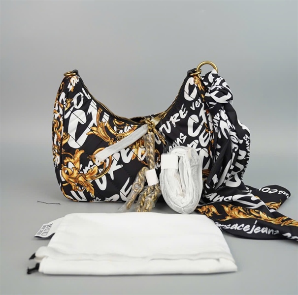 Túi Versace đen họa tiết kèm khăn +