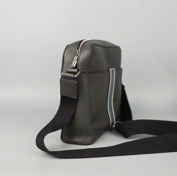 Túi LV đeo chéo đen sọc xanh +