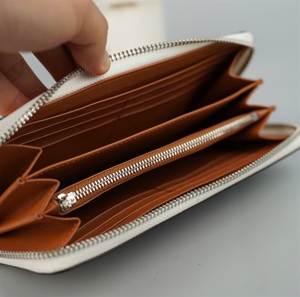 Ví Coach trắng in logo màu +