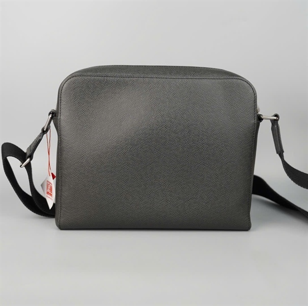 Túi LV đeo chéo đen sọc xanh +