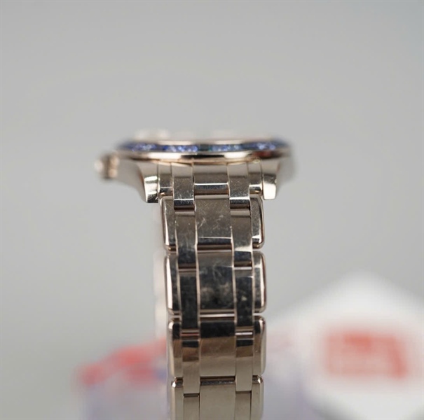 Đồng hồ Rolex (917491Y4) vàng khối, mặt Saphire xanh viền 2 thẻ kèm giấy kiểm định KG+