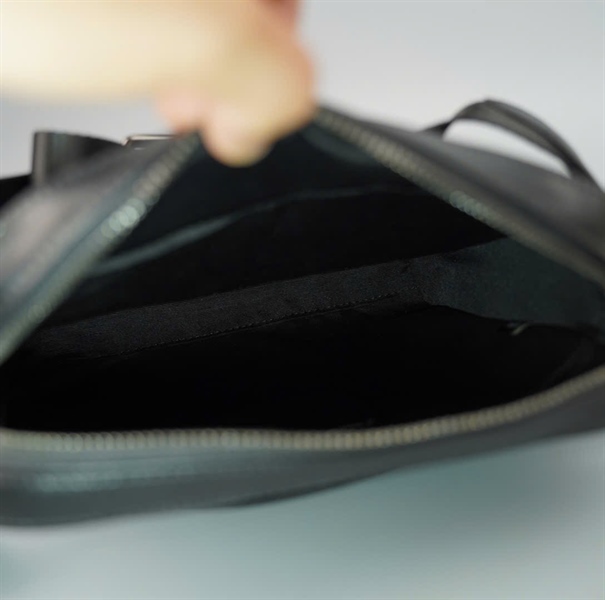 Túi Coach đeo chéo đen sz23 +