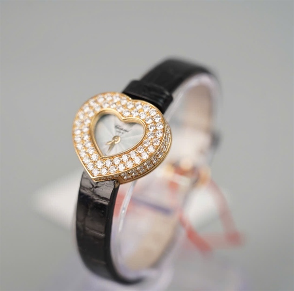 Đồng Hồ Chopard mặt trái tim vàng đính kim cương - dây đen KG+