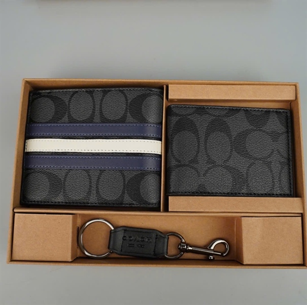 Ví Coach đen (set 2: ví gập + ví card + charm) +