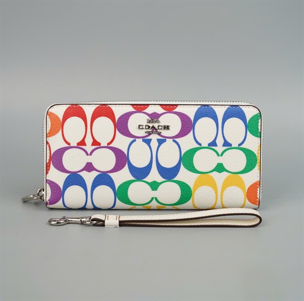 Ví Coach trắng in logo màu +