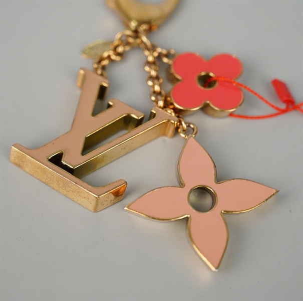 Charm LV hình hoa KG+