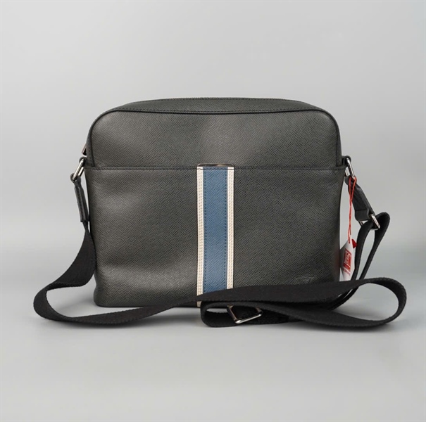 Túi LV đeo chéo đen sọc xanh +