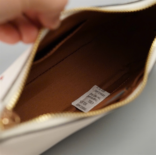 Túi Coach trắng họa tiết sz23 +