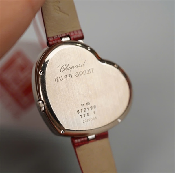 Đồng hồ Chopard trái tim (572199) quai nâu kèm giấy kiểm định KG+