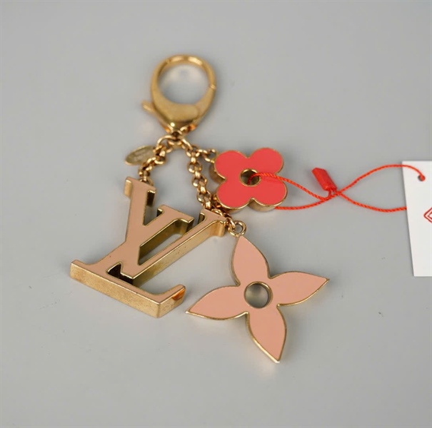 Charm LV hình hoa KG+