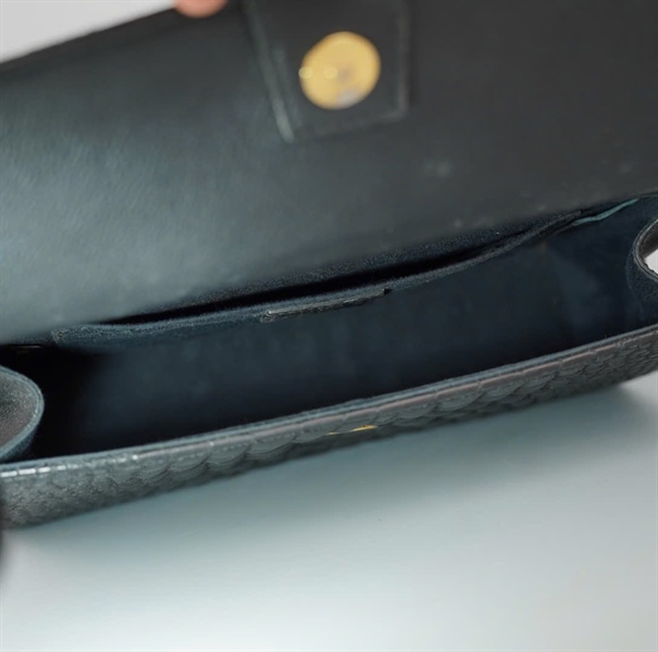 Túi Fendi đen sz25 +