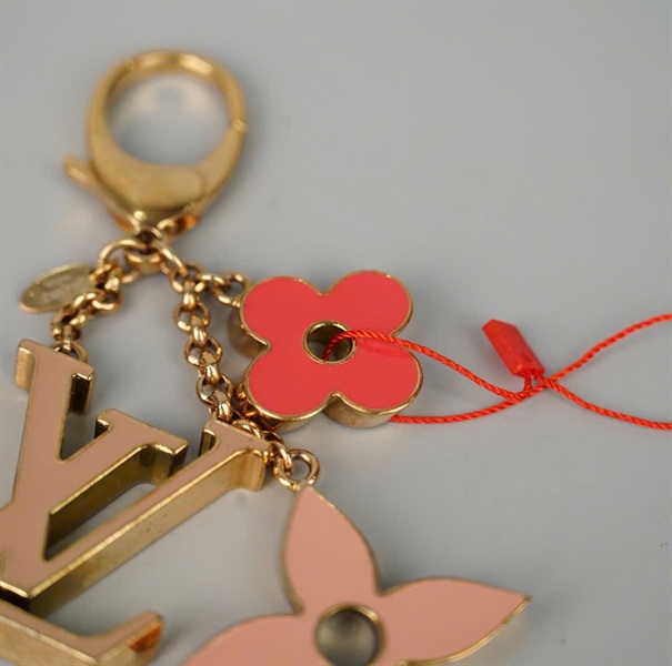 Charm LV hình hoa KG+