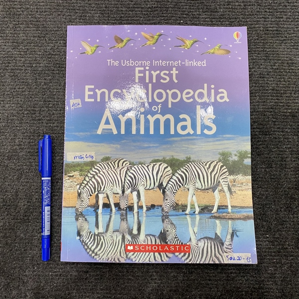 The Usborne First Encyclopedia of Animals - by Usborne