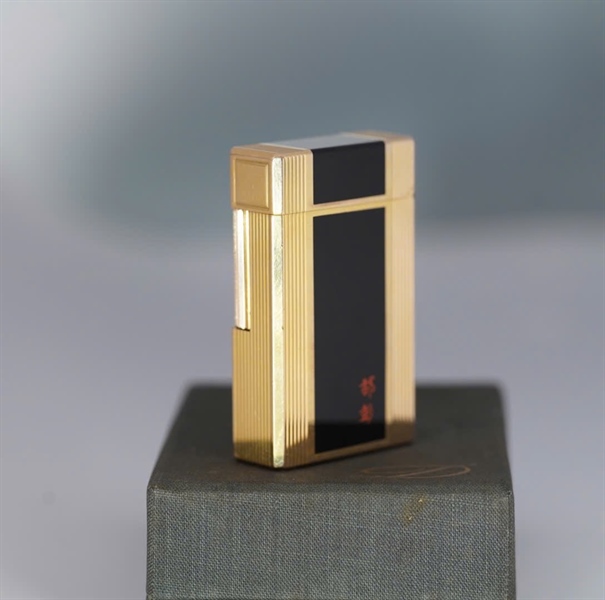 Bật lửa S.T Dupont vàng đen (V4DL71) KG+