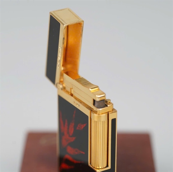 Bật lửa S.T Dupont đen Lion ((18HCY81) KG+