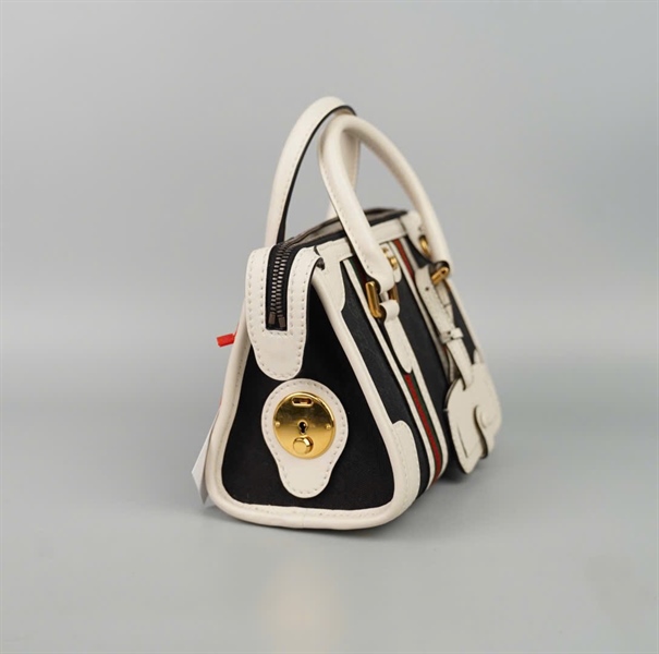 Túi GG Bauletto đen viền trắng (715771520981) kèm 2 chìa sz22 (Thuât) +