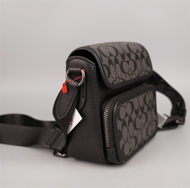 Túi Coach đeo chéo đen sz20 +