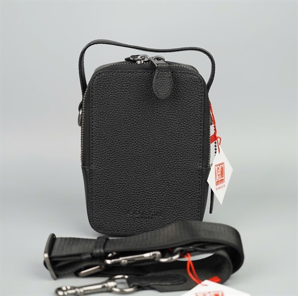 Túi Coach đeo chéo dáng đứng màu đen sz11 +