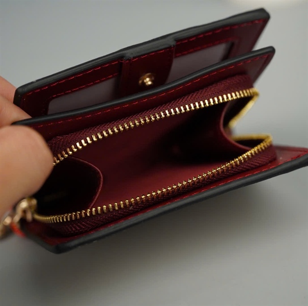 Ví Coach cam in hình cây trái tim +