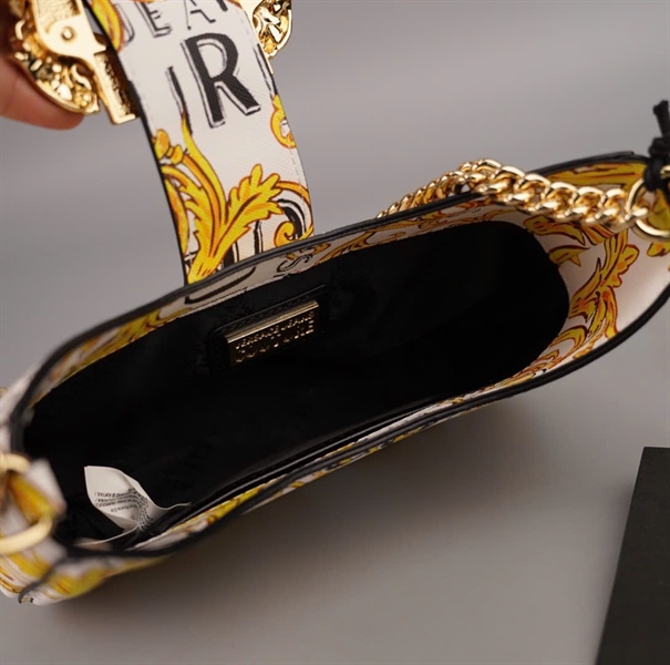 Túi Versace thuyền màu trắng họa tiết vàng sz21 +