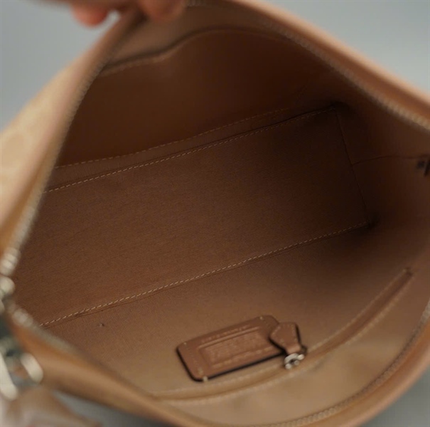 Túi Coach thuyền màu be sz30 +
