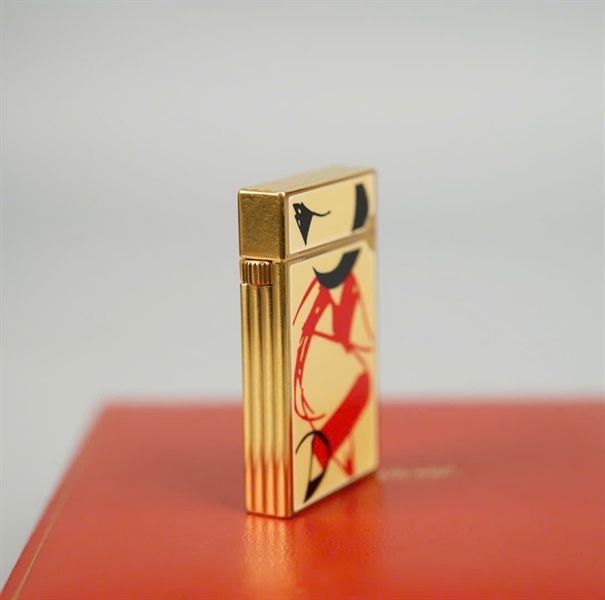 Bật lửa S.T Dupont vàng họa tiết (1L3CN00) KG+