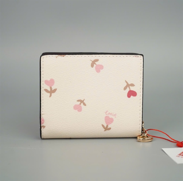 Ví Coach trắng in hình cây trái tim +