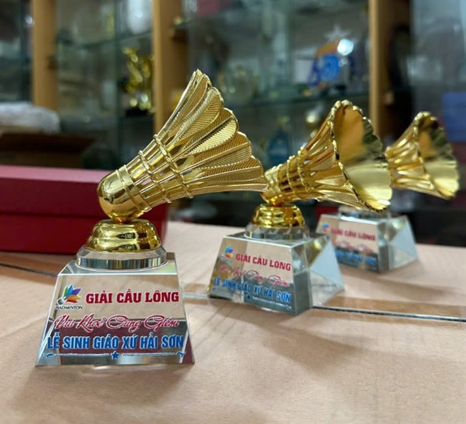 Cúp Cầu Lông Pha Lê Hình Quả Cầu