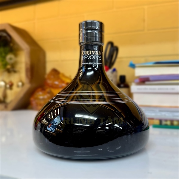 Rượu Chivas Revolve Đĩa Bay 70cL 40% KHÔNG HỘP