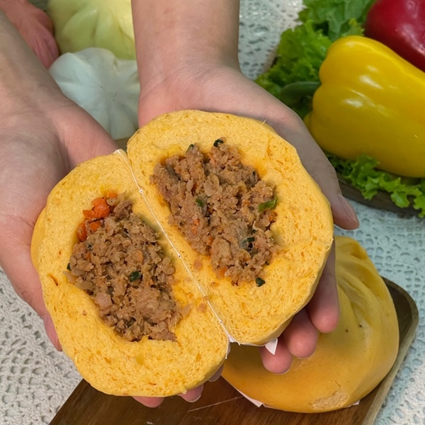 Bánh bao gấc bò ngũ vị ARILAH 140g (4 cái/Gói)