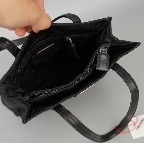 Túi Prada màu đen sz 22 KG+