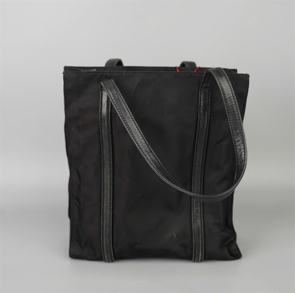 Túi Prada màu đen sz 22 KG+