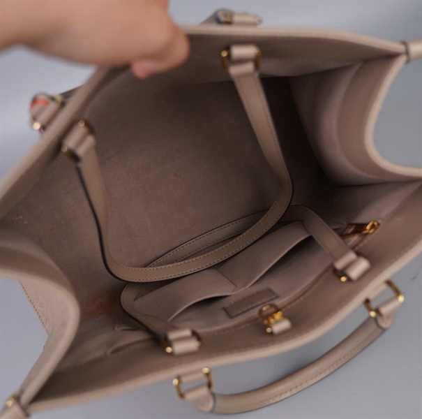 Túi LV onthego da bê màu nude sz34 +