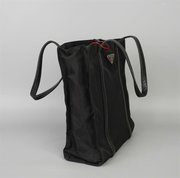 Túi Prada màu đen sz 22 KG+