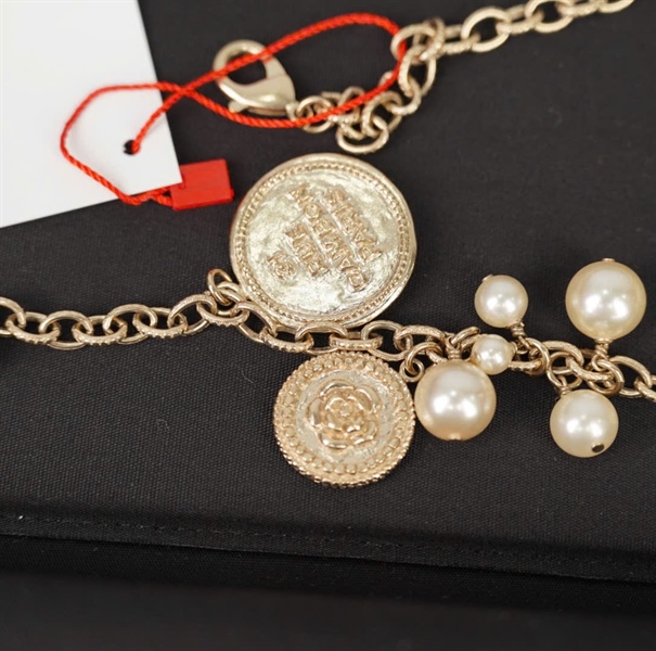 Strap Chanel charm đồng xu +