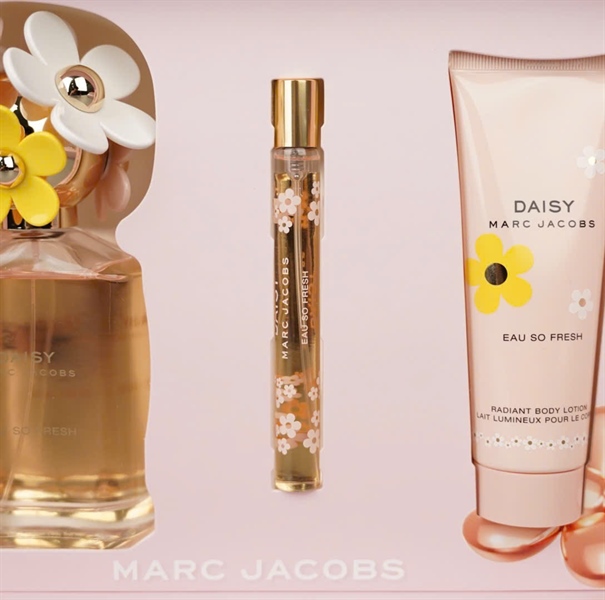 Sét mỹ phẩm Marc Jacobs (EDT 125ml + EDT 10ml + Body Lotion 75ml) (nữ) (No seal) (PN) KG+