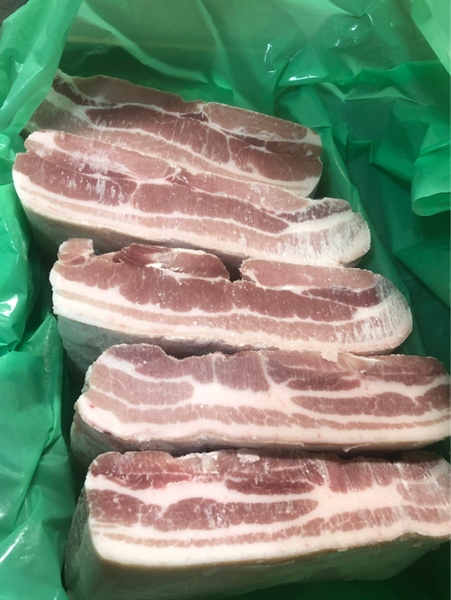 Ba chi ngonバラ肉