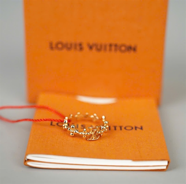 Nhẫn LV hoa vàng KG+