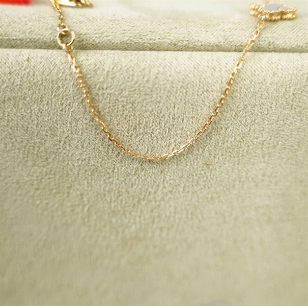 Vòng tay Van Cleef trắng KG+