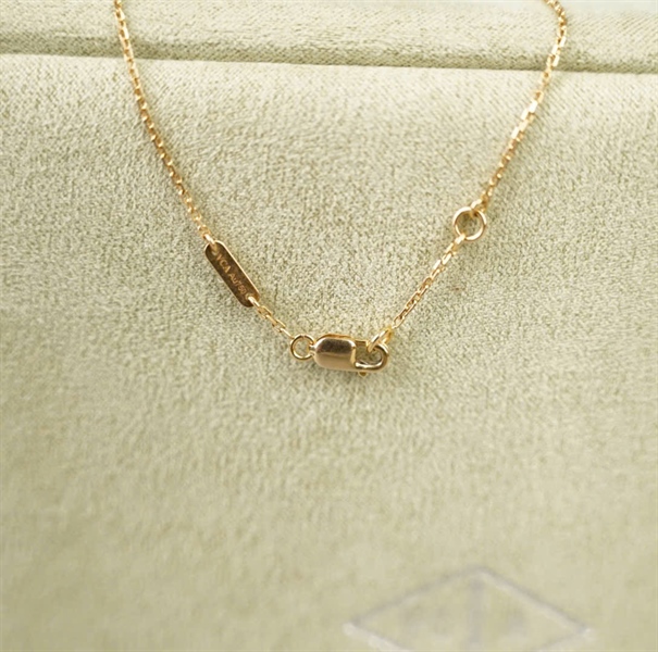 Vòng tay Van Cleef trắng KG+