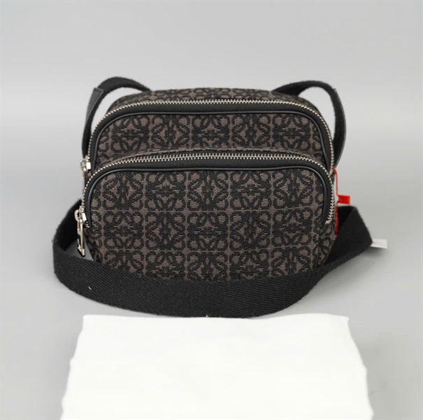 Túi Loewe đeo chéo đen (062142) sz16 KG+